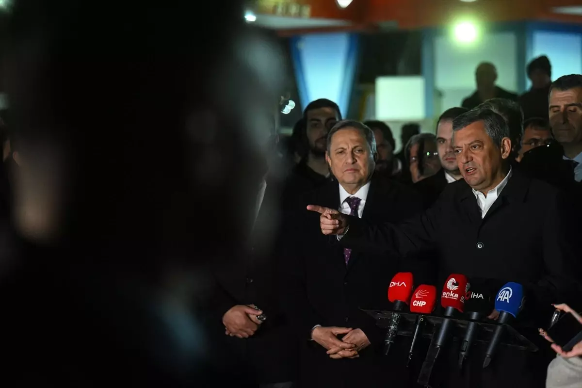 Özgür Özel\'den Tanju Özcan\'a Destek