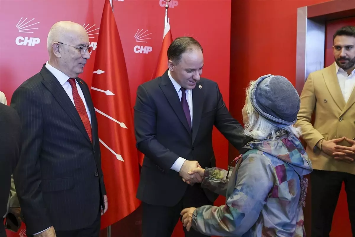 CHP, Bayramda Siyasi Partileri Ağırladı