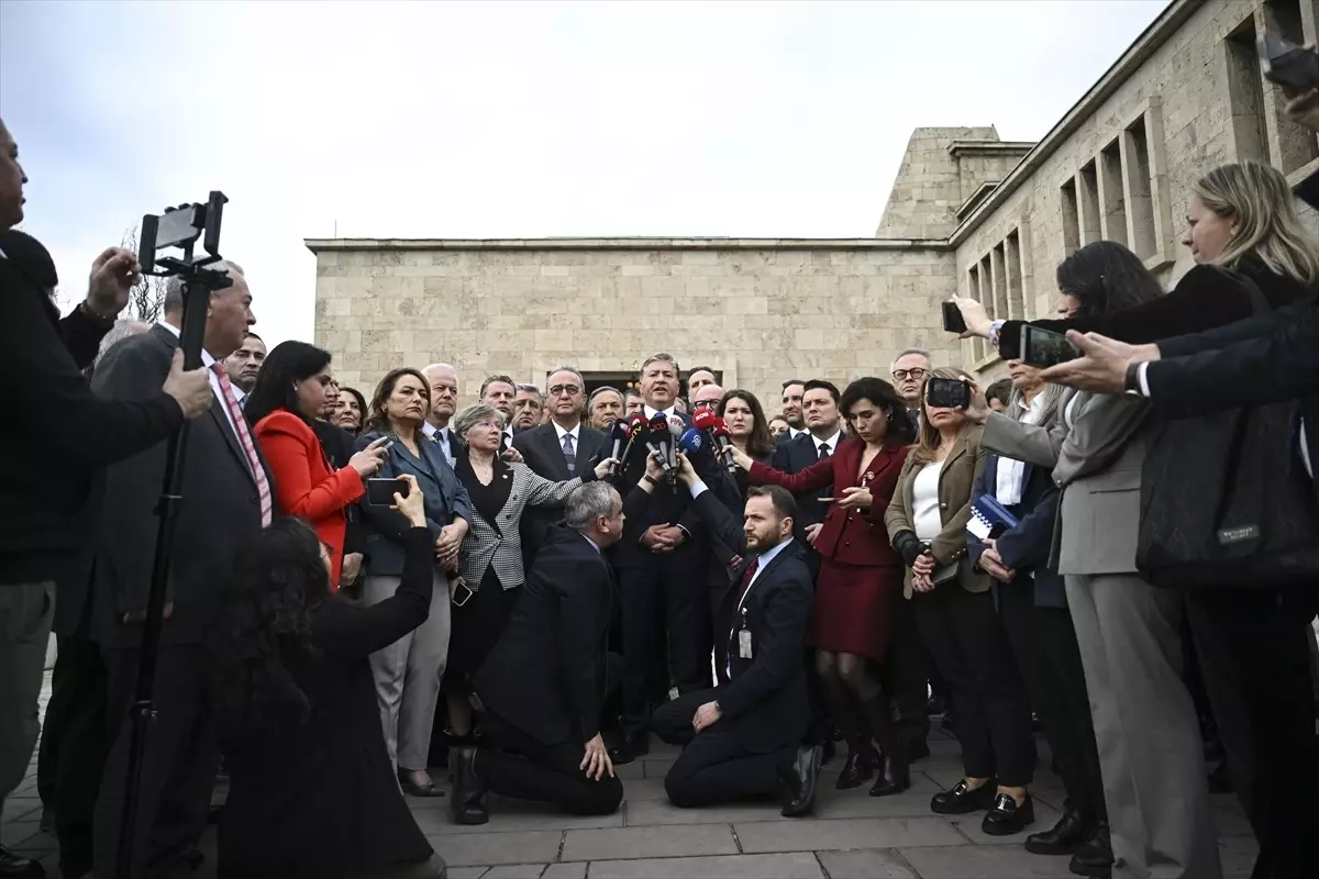 CHP\'den Bakanların Yemini Geçersiz İddiası