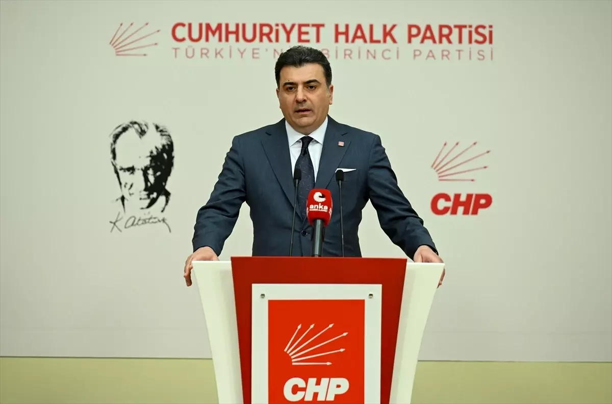 CHP, Uşak Belediye Başkanı\'nın Üyeliğini Askıya Aldı