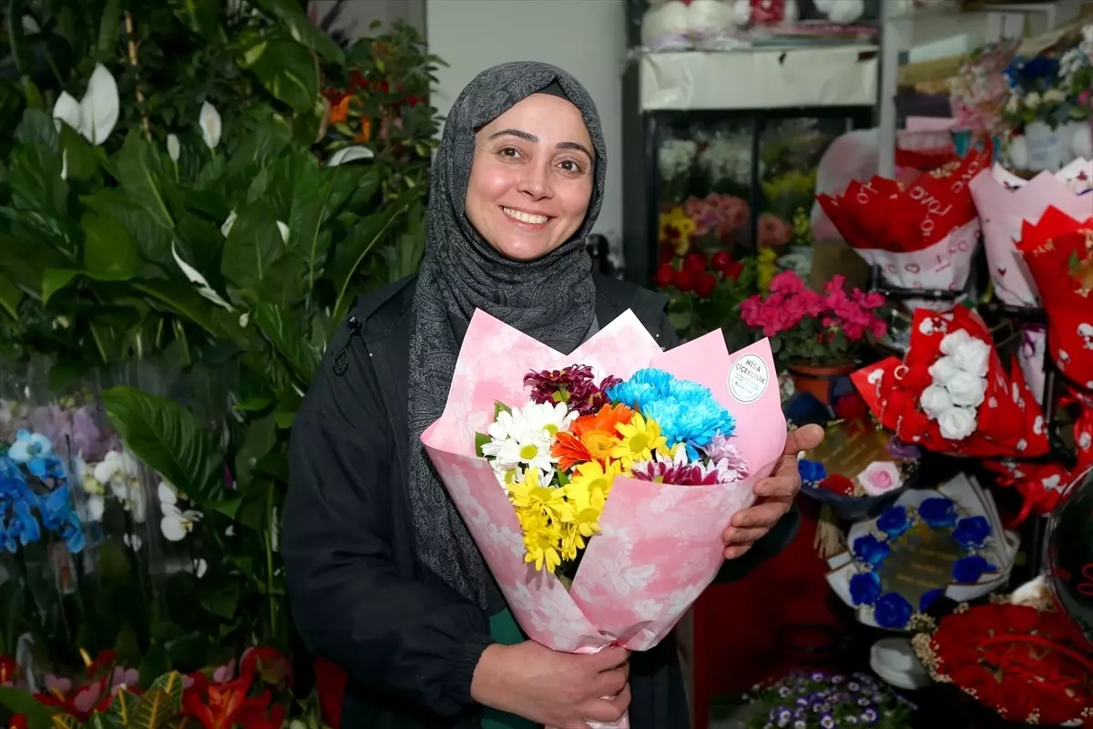 Kars ve Ardahan\'da Soğuğa Rağmen Çiçekci Yoğunluğu