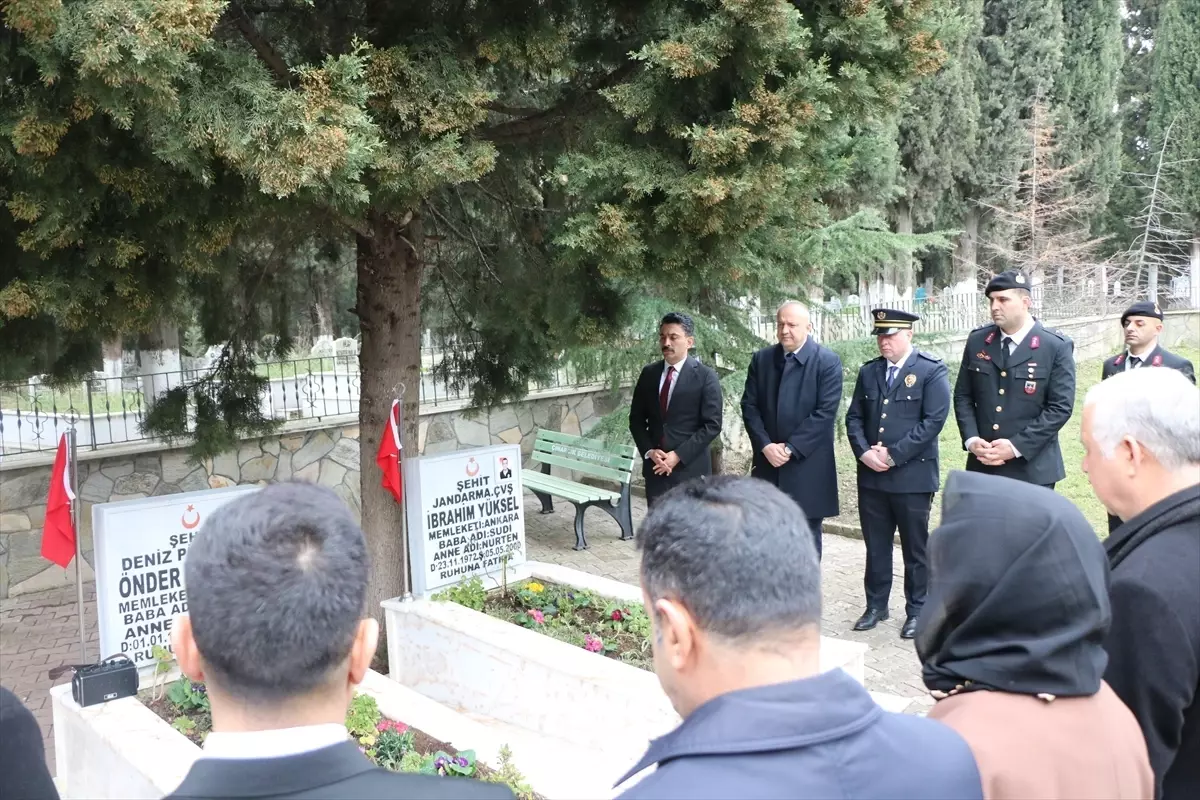 Çınarcık\'ta 18 Mart Şehitleri Anma Günü ve Çanakkale Deniz Zaferi\'nin yıl dönümü kutlandı