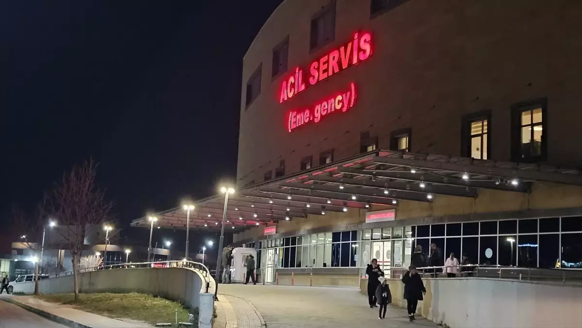 Çorum\'da Traktör Devrildi, Sürücü Yaralandı