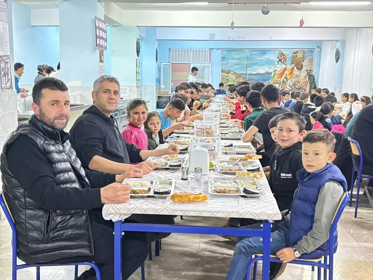 Alaca\'da Öğrencilere İftar Programı