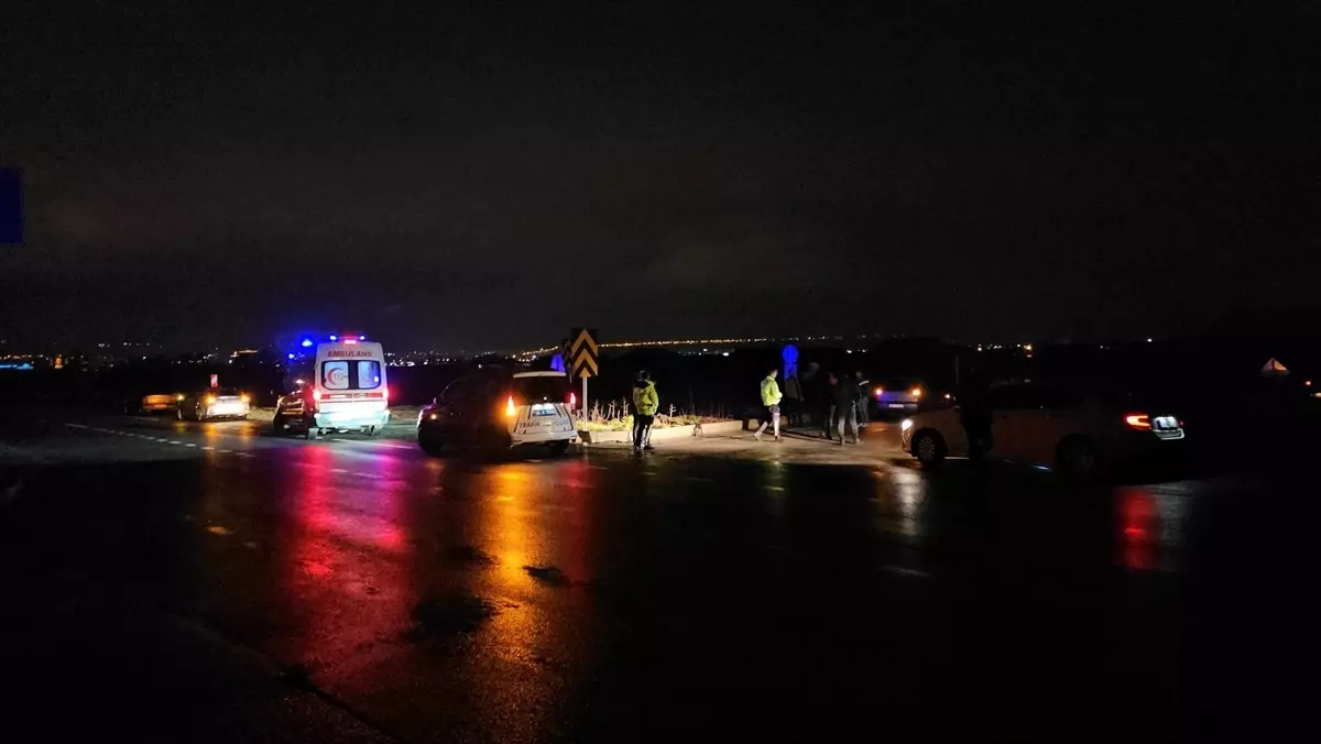 Çorum\'da Polis Aracıyla Kaza: 3 Yaralı