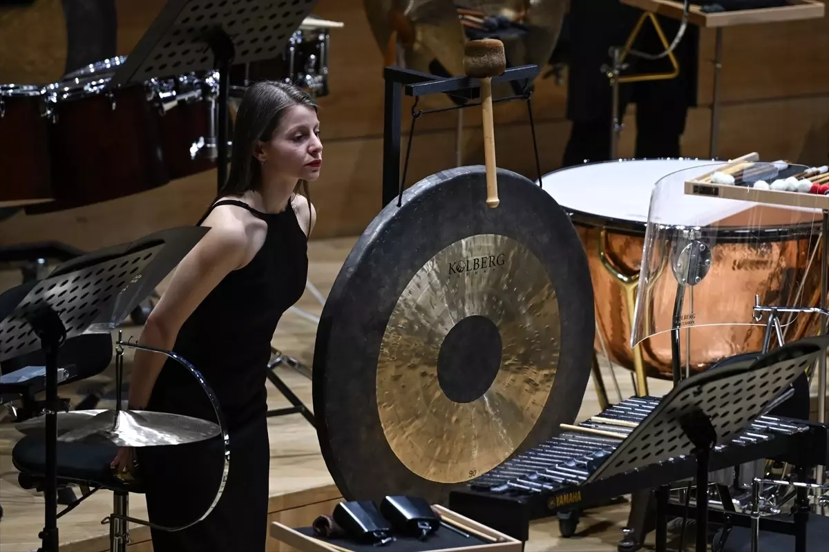 CSO, genç besteci Cem Esen\'in "Çanakkale Senfonik Şiiri"nin dünya prömiyerini yaptı