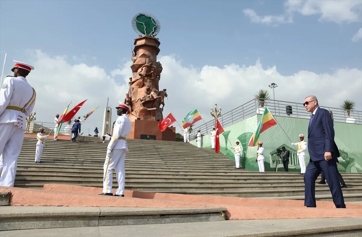 Cumhurbaşkanı Erdoğan, Etiyopya\'da Adva Zafer Anıtı\'na Çelenk Koydu