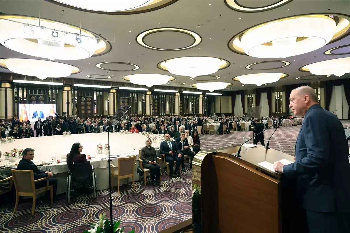 Cumhurbaşkanı Erdoğan: "Şunu herkes bilmeli ve anlamalıdır; öğretmene kalkan el geleceğimize kalkmış demektir.