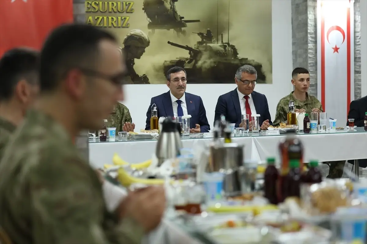 Cumhurbaşkanı Yardımcısı Yılmaz, KKTC\'de Mehmetçikle iftar yaptı Açıklaması