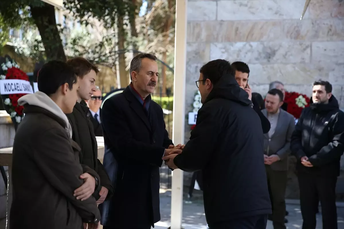 Necat Beyeç\'in Cenazesi Bursa\'da Defnedildi