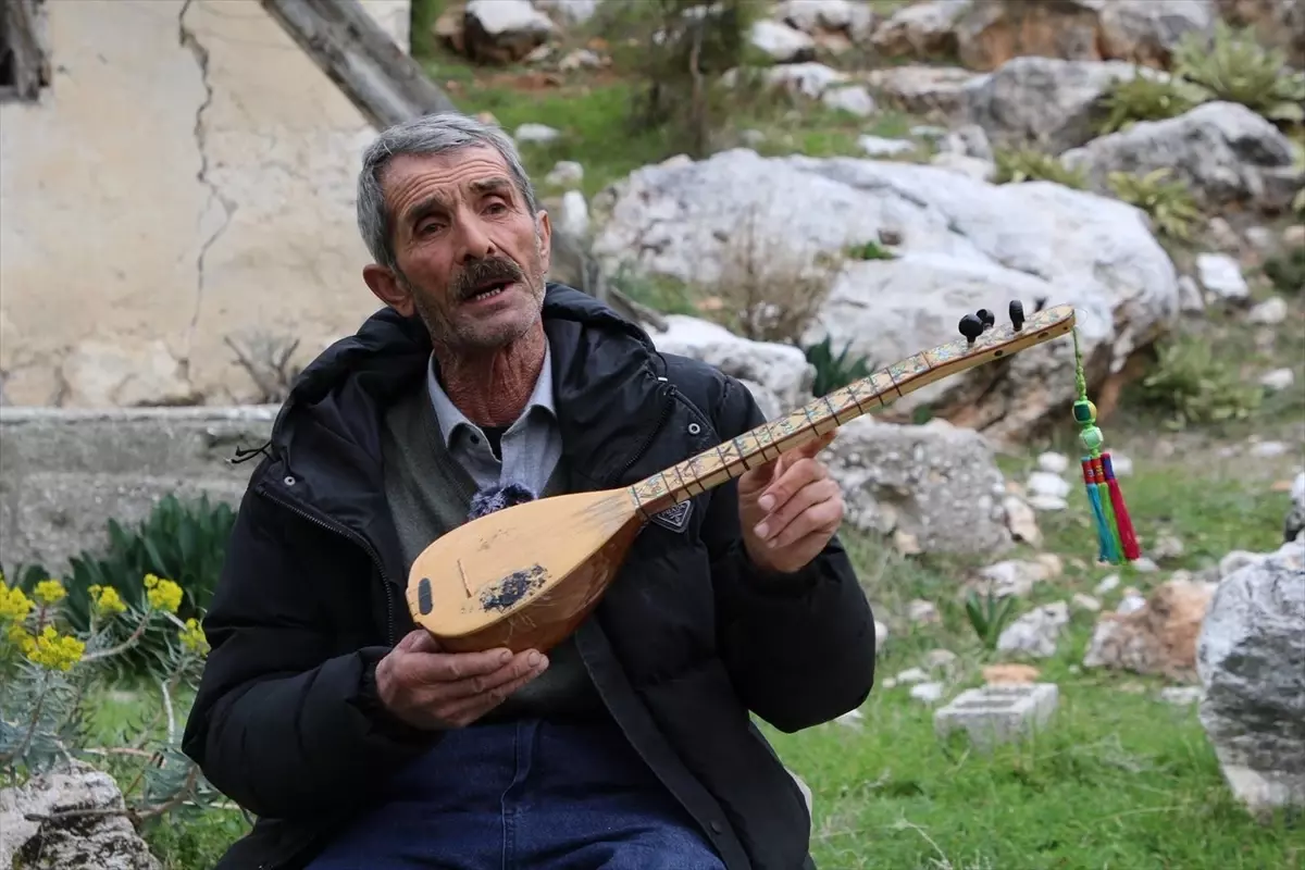 Cura ustası Osman Kırca "Yaşayan İnsan Hazinesi" ödülünün onurunu yaşıyor