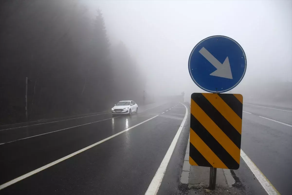 Bolu Dağı\'nda Sis Nedeniyle Görüş Mesafesi Düştü