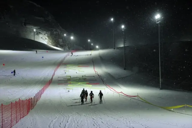 Hakkari’de Dağ Kayağı Şampiyonası Coşkusu