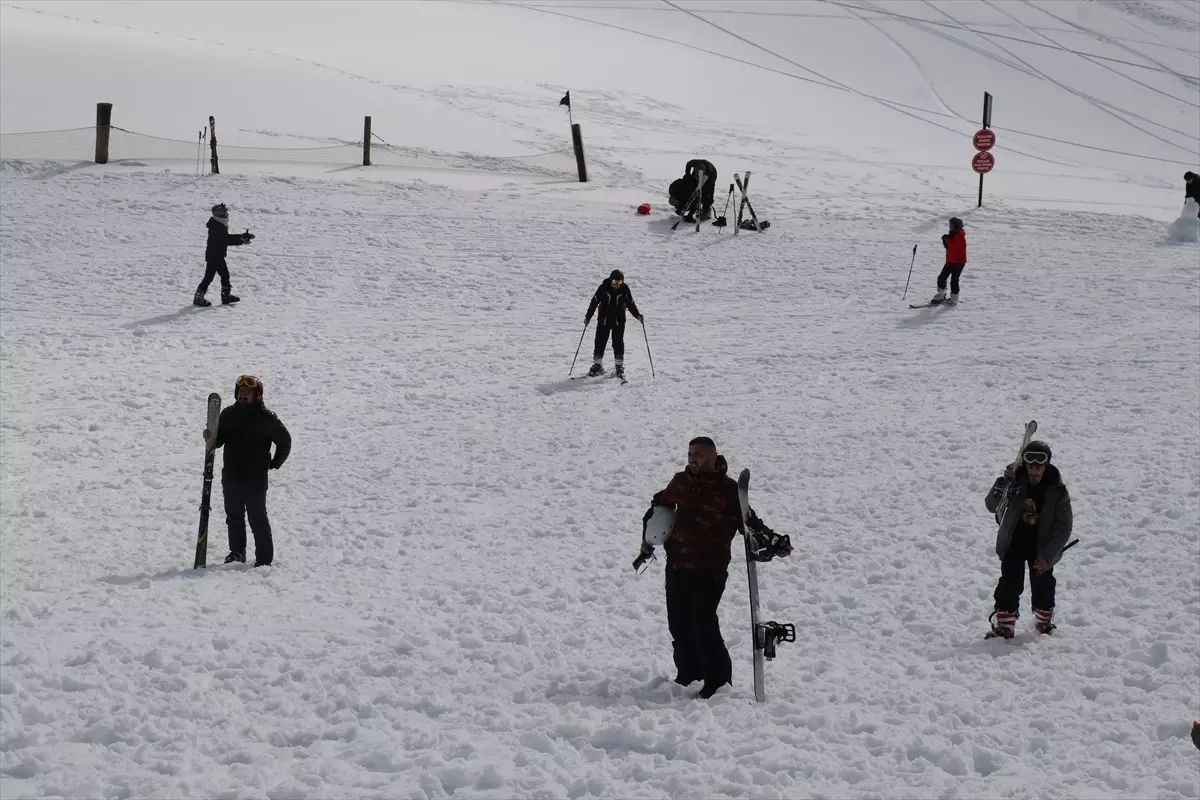 Davraz Kayak Merkezi\'nde Yoğun Hafta Sonu