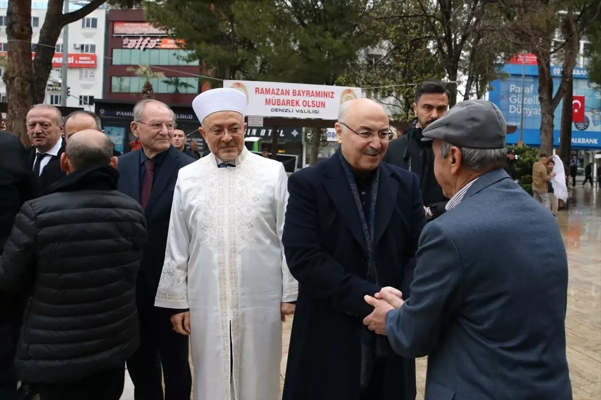 Vali Köşger Bayramda Vatandaşlarla Buluştu