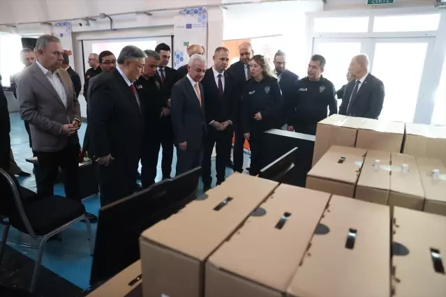 Dereköy Sınır Kapısı’na Elektronik Malzeme Teslimi