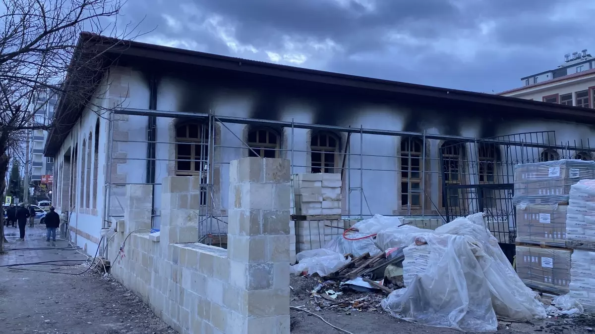 115 Yıllık Yediocak İlkokulu\'nda Yangın