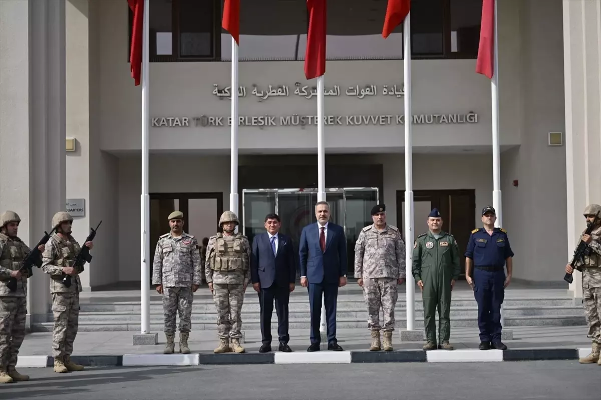 Bakan Fidan, Katar-Türk Birleşik Müşterek Kuvvet Komutanlığı\'nı Ziyaret Etti