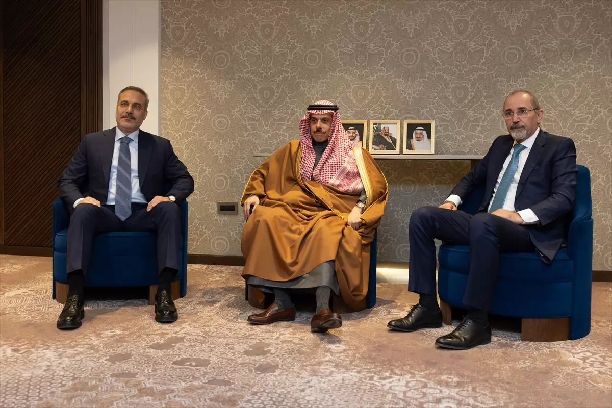 Fidan Riyad\'da Üçlü Görüşme Gerçekleştirdi