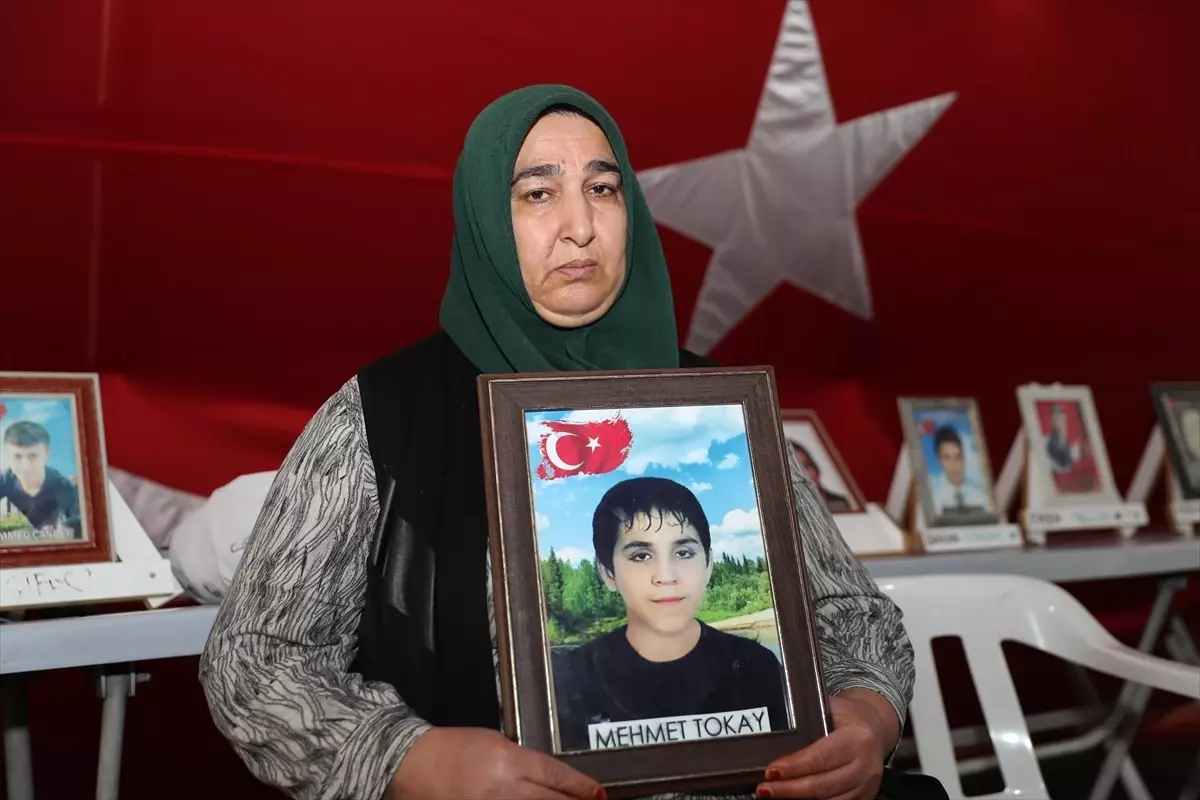 Diyarbakır Anneleri 2.356. Günde Evlat Nöbeti Tutuyor