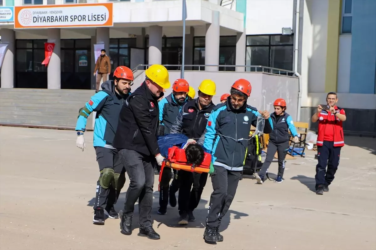 Diyarbakır\'da Deprem Tatbikatı Yapıldı