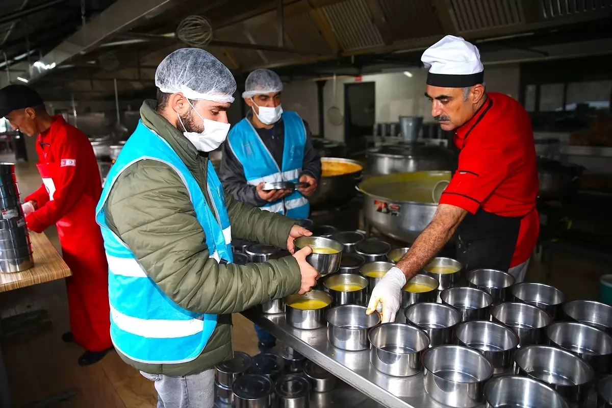 Diyarbakır\'da Hükümlüler İftara Yemek Hazırlıyor