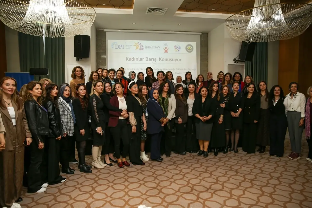 Diyarbakır\'da Kadınların Barış Vurgusu