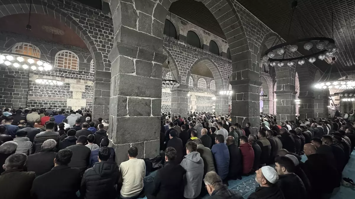 Kadir Gecesi\'nde Doğu Anadolu Camilerinde İkram ve Dua Programları Düzenlendi