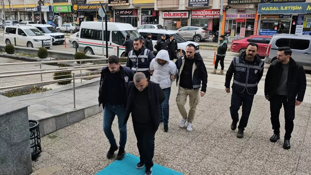 Dolandırıcılara Hat Temin Eden 7 Şüpheli Adliyeye Sevk Edildi