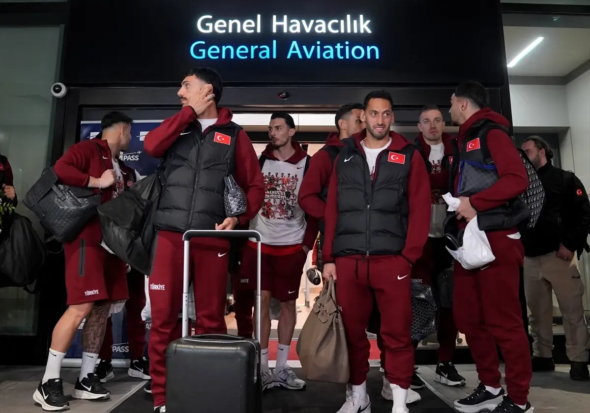 Dünya Kupası biletini alan A Milli Futbol Takımı, İstanbul\'a geldi 
