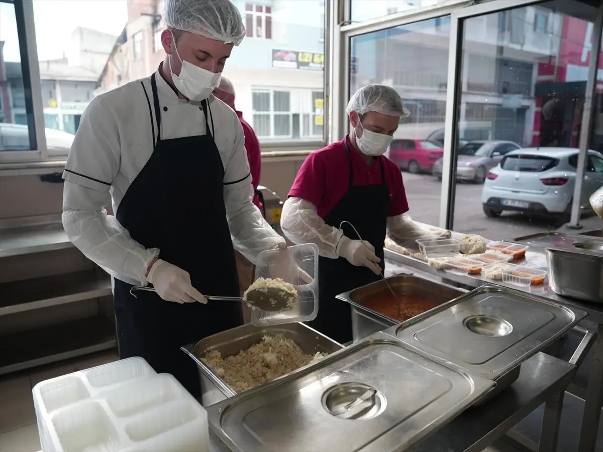 Düzce Belediyesi Ramazan\'da İhtiyaç Sahiplerine Yardım Eli Uzatıyor