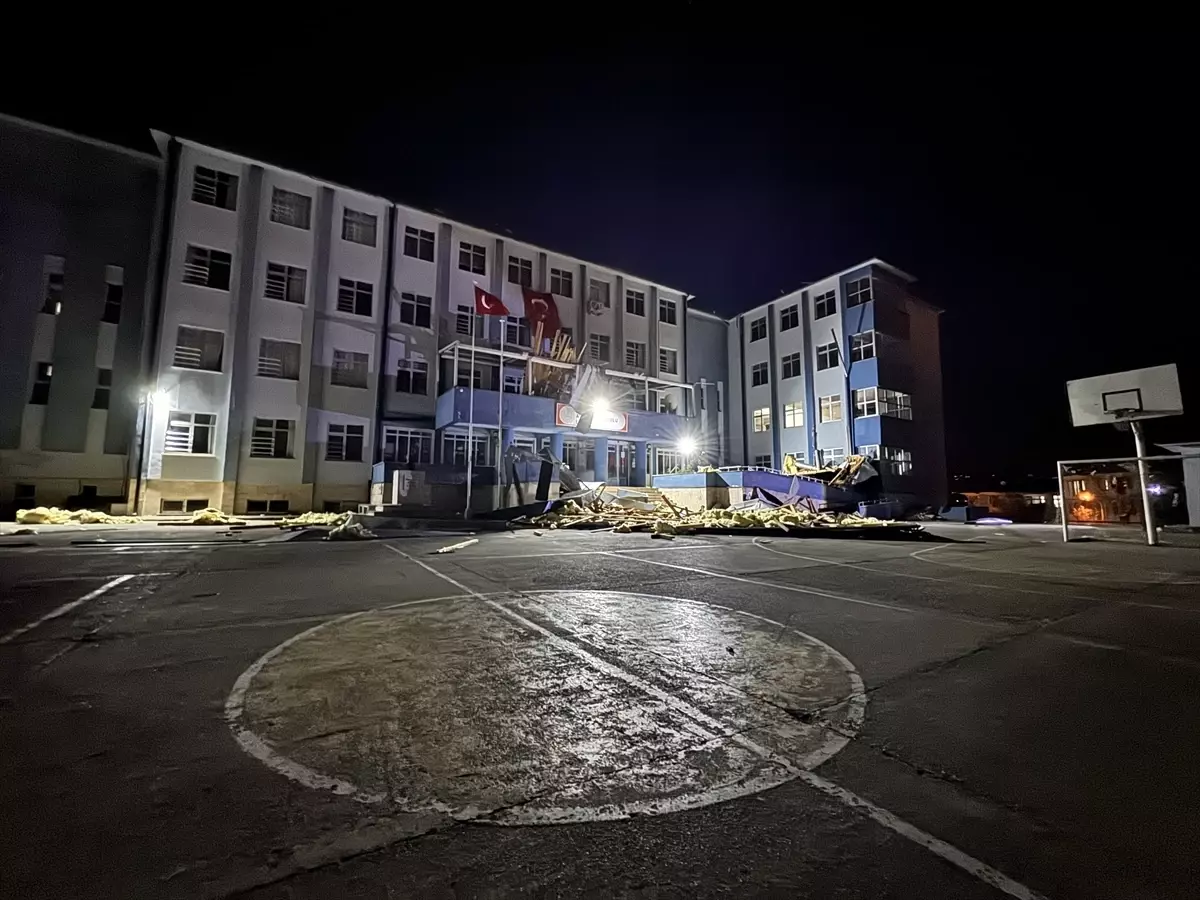 Düzce\'de Lise Eğitime Ara Verdi