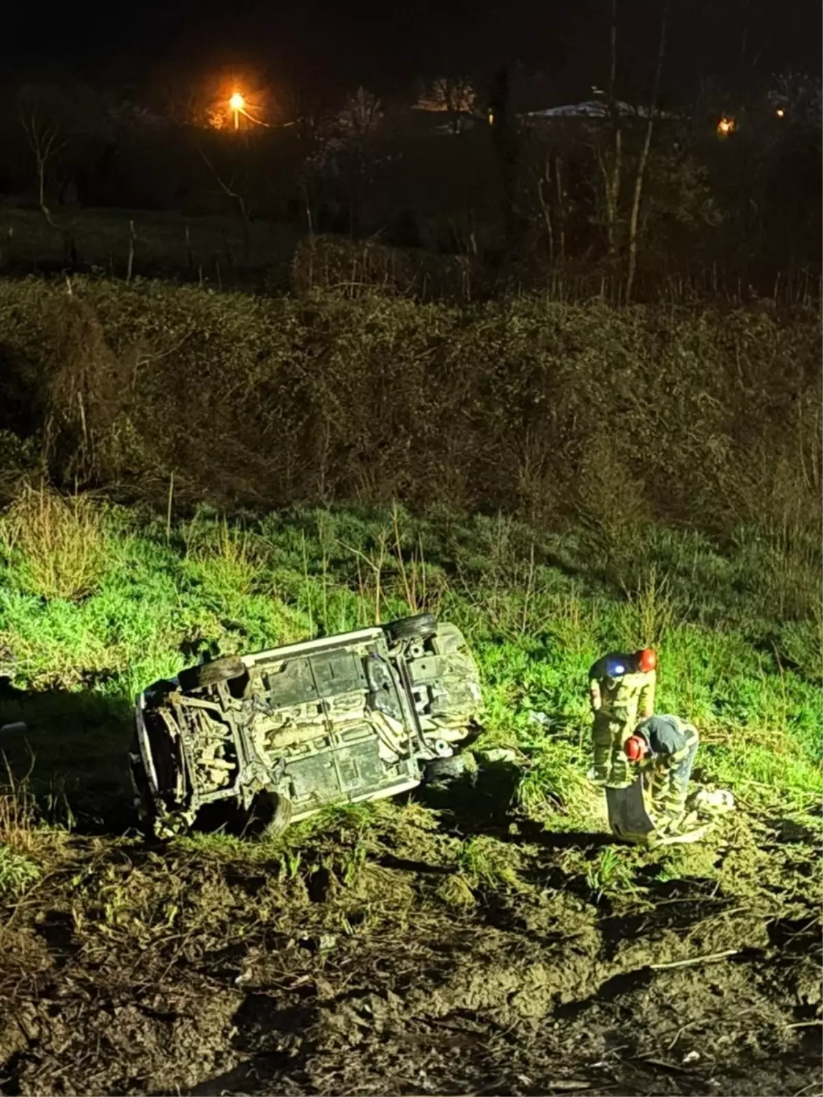 Düzce\'de Otomobil Devrildi, İki Yaralı