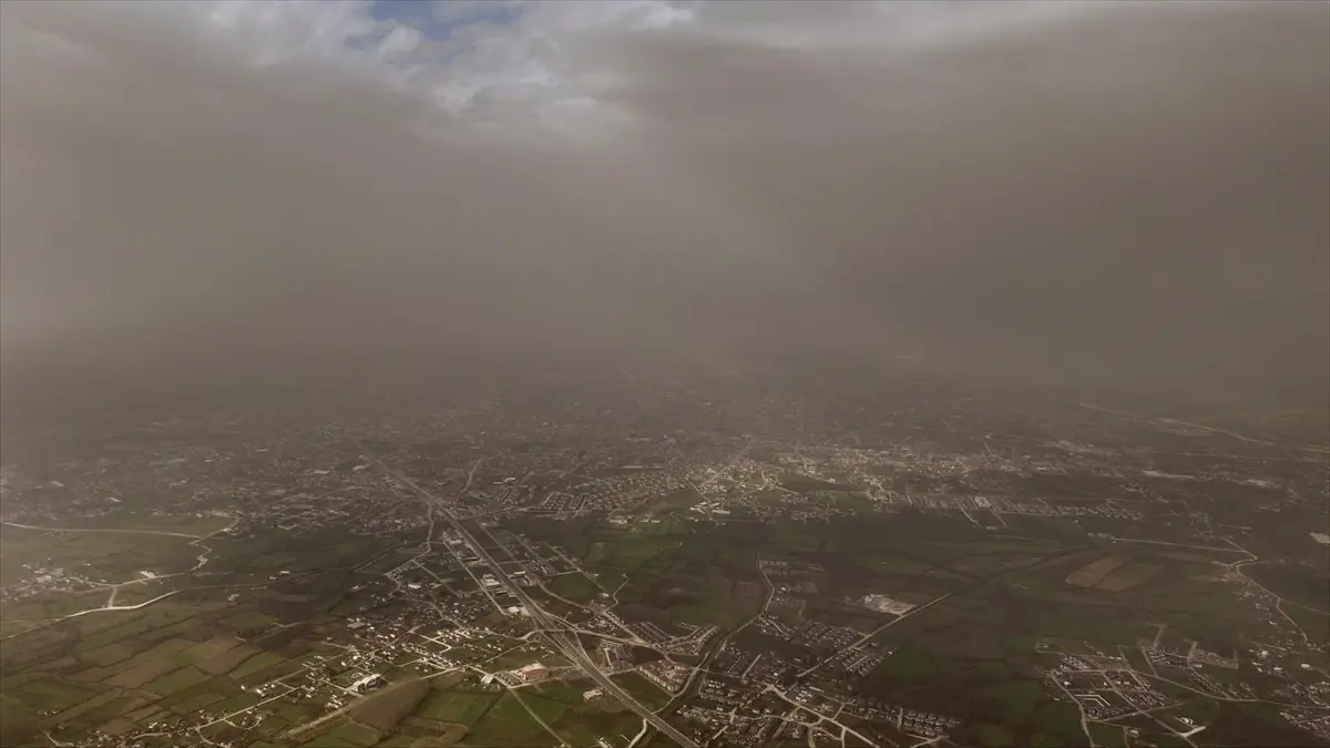 Düzce\'de Toz Bulutları Görüntülendi