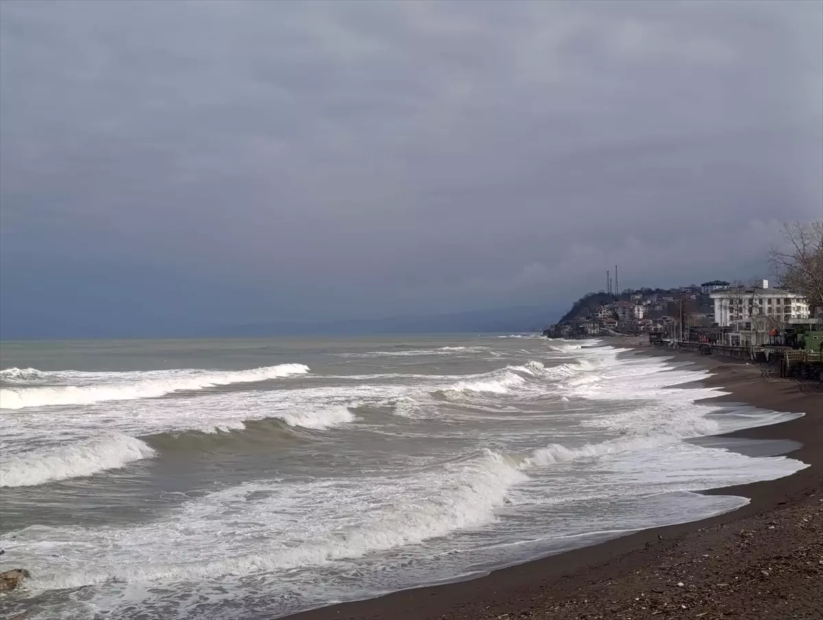 Akçakoca\'da Kuvvetli Rüzgar ve Yüksek Dalga