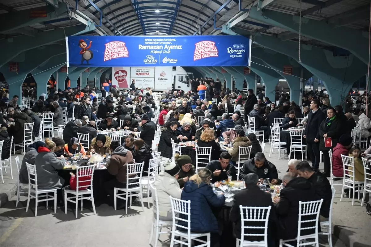 Edirne\'de İftar Sofrası Kuruldu