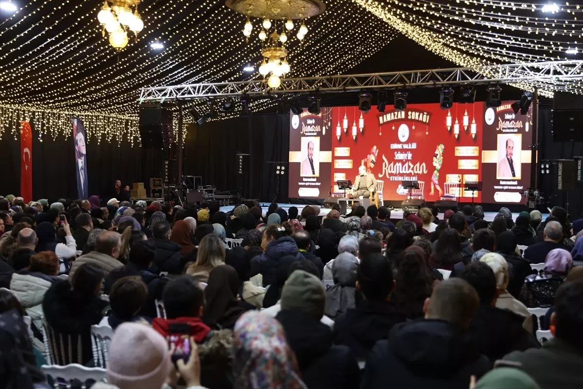 Ramazan Sokağı\'nda İnternetin Etkileri Tartışıldı