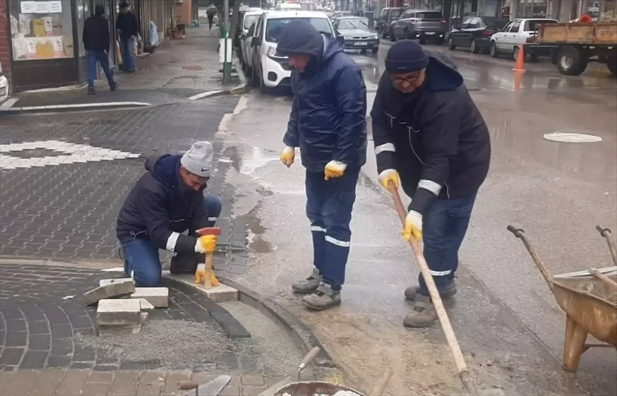Kaymakam Tutar Kütüphaneyi Ziyaret Etti