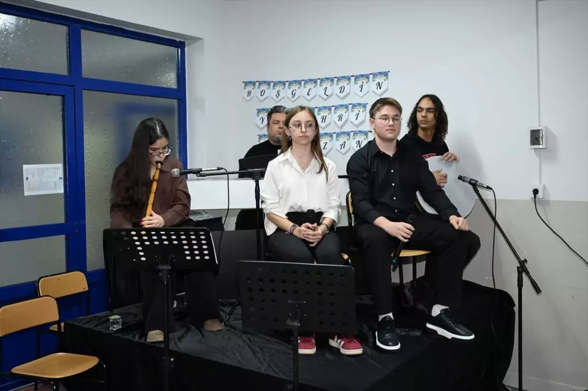 Vali Sezer\'den Öğrencilere Destek İftarı