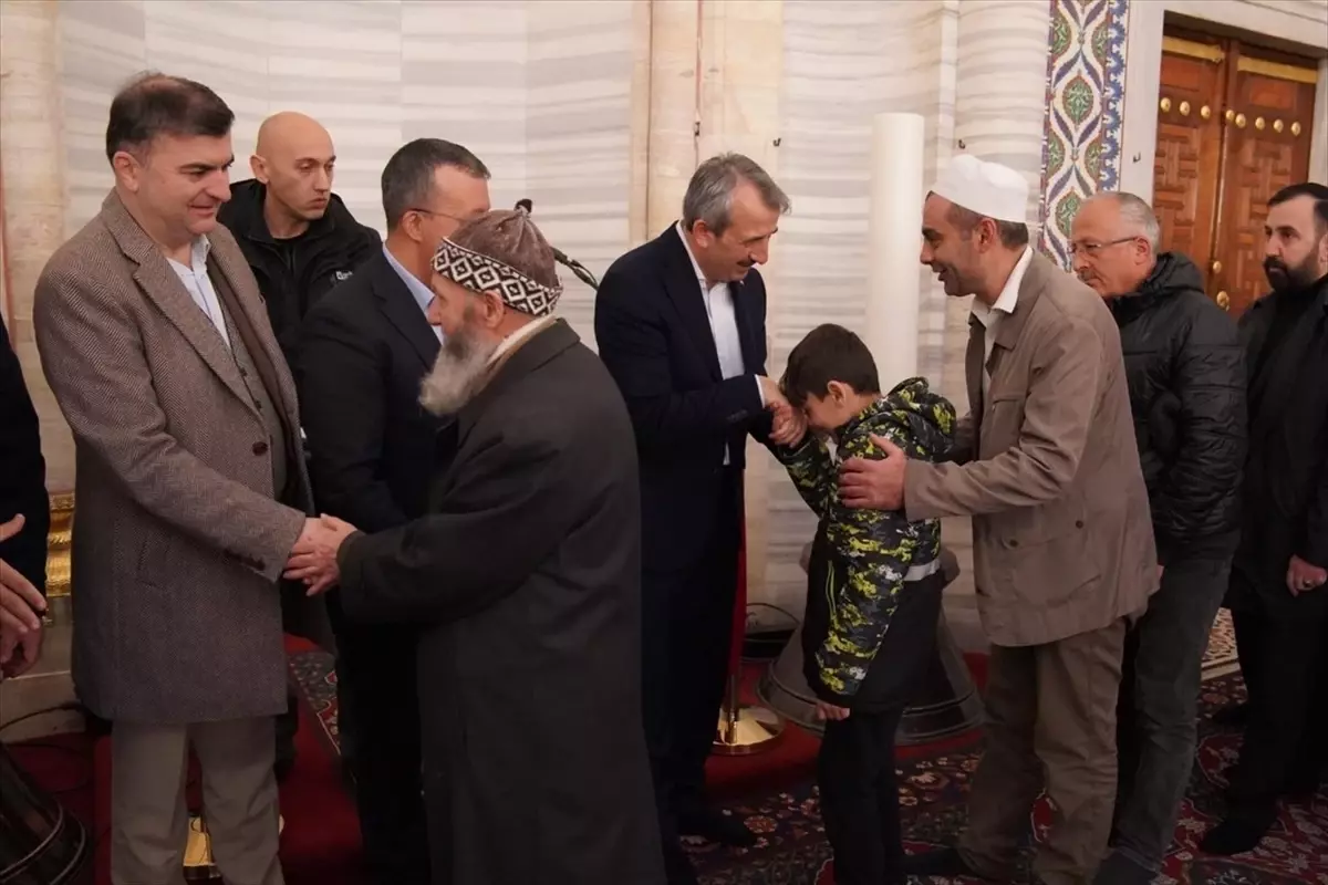 Vali Sezer Bayramda Vatandaşlarla Bir Araya Geldi