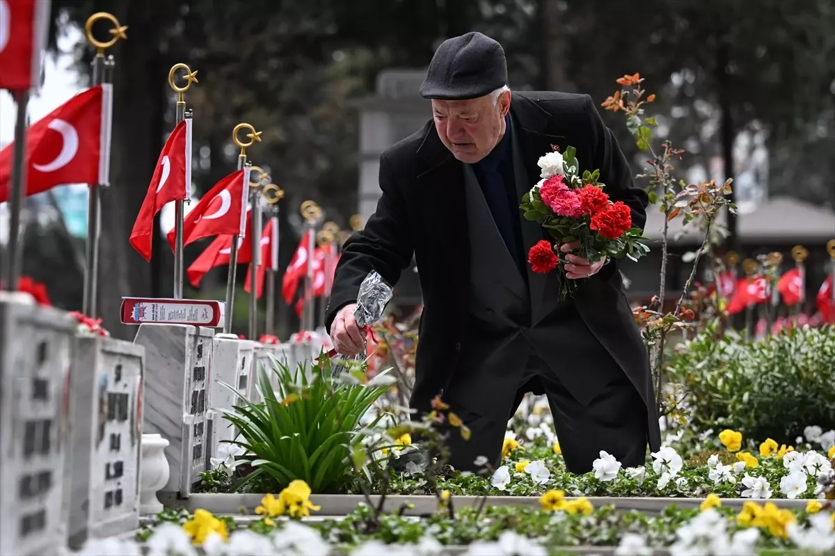 Edirnekapı Şehitliği\'nde bayram arifesi yoğunluğu