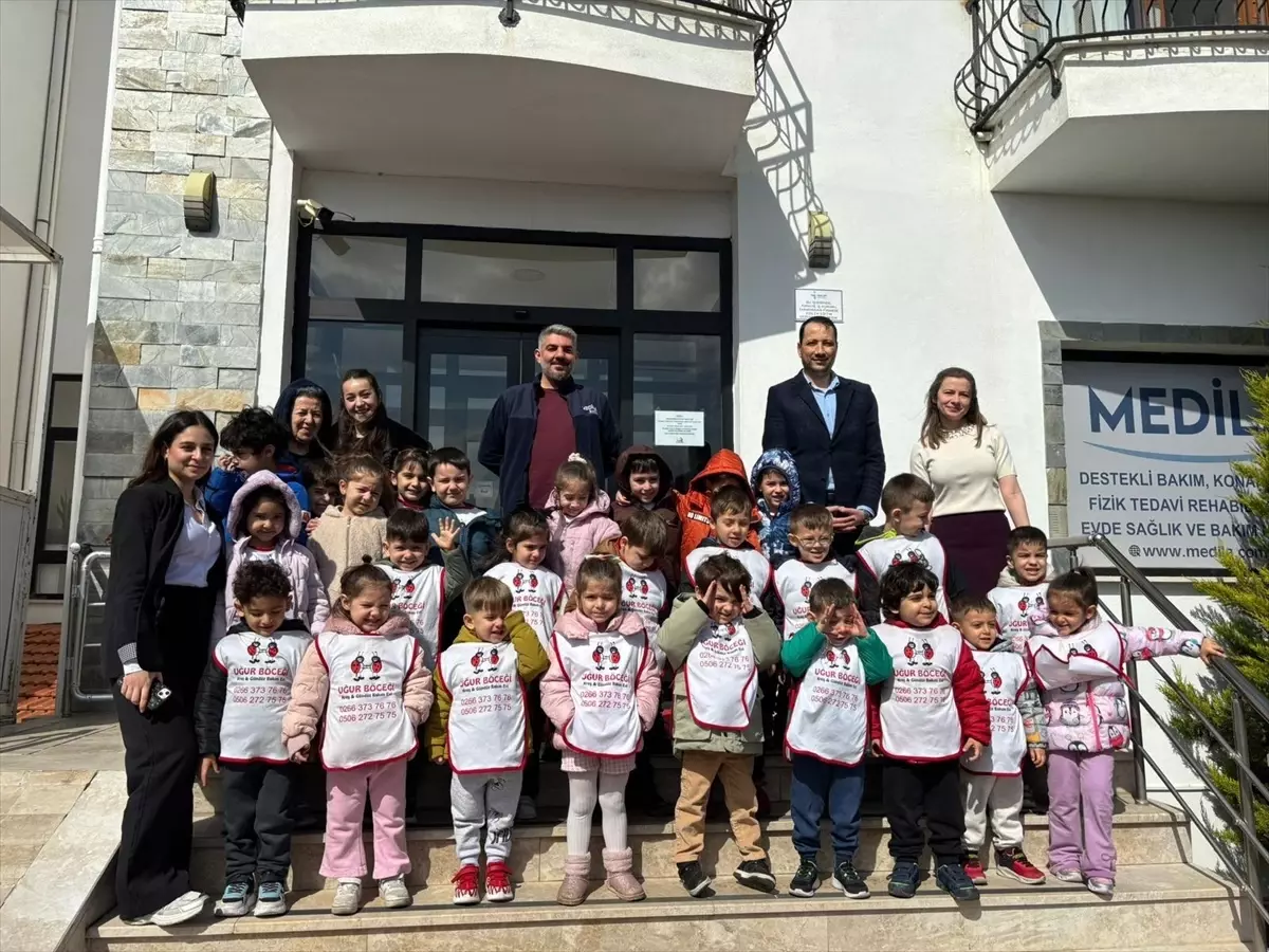 Kreş Öğrencilerinden Yaşlılara Ziyaret