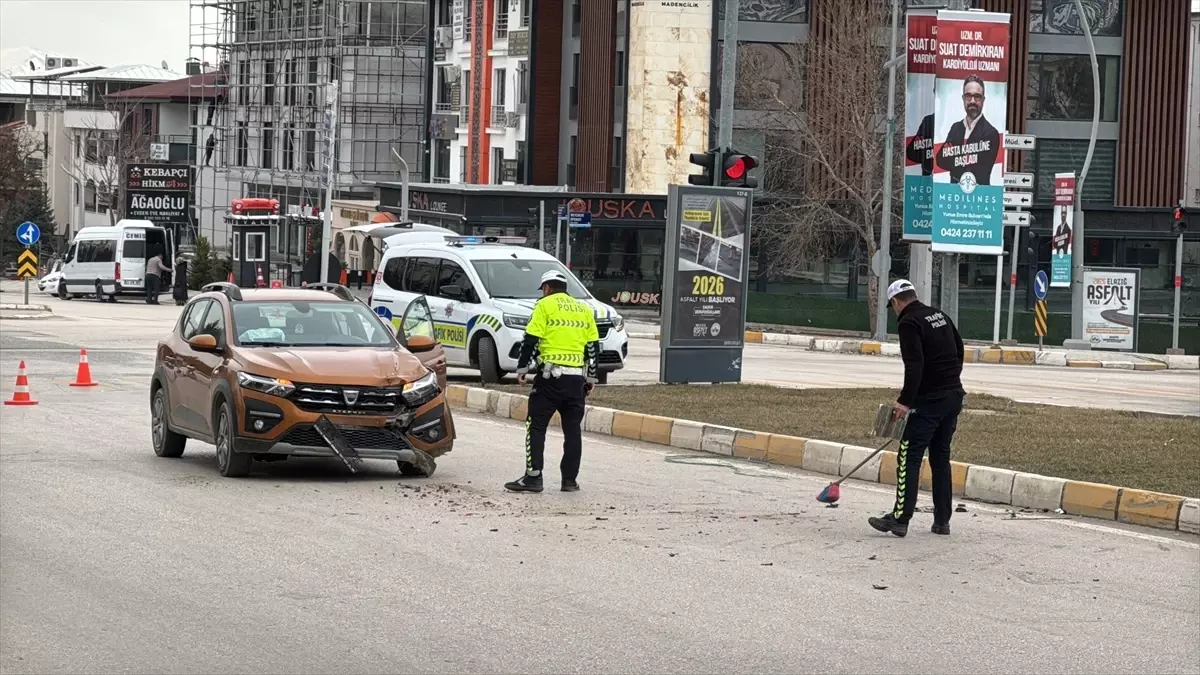 Elazığ\'da Zincirleme Trafik Kazası: 1 Yaralı