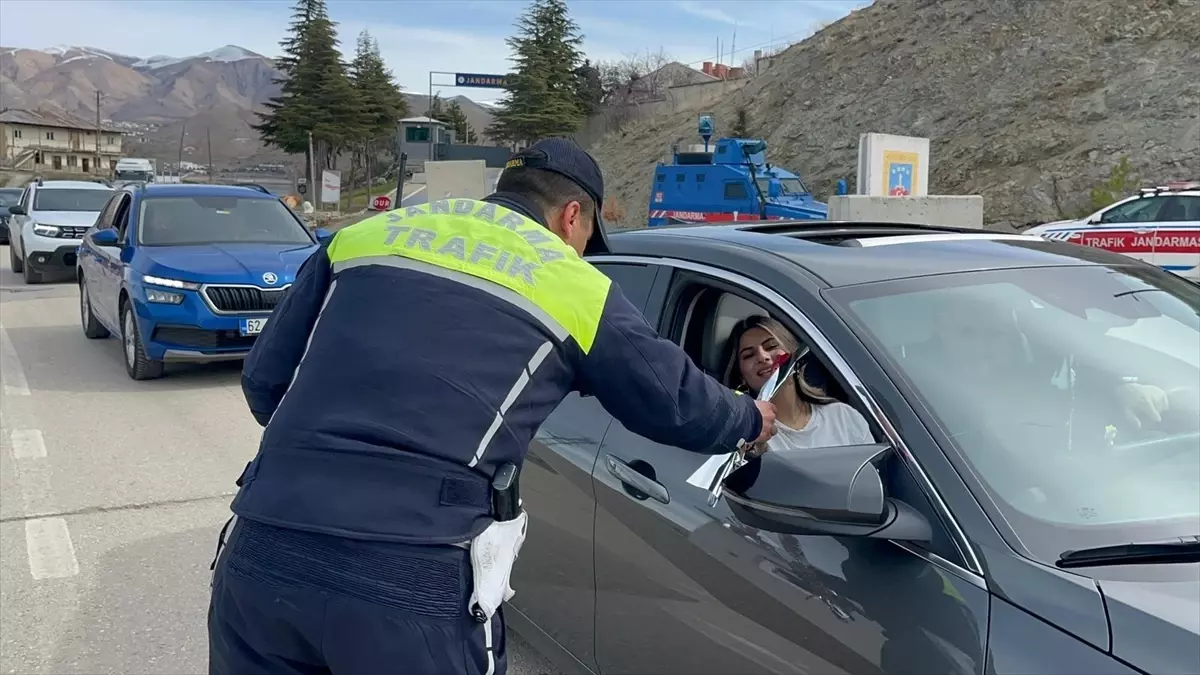 Elazığ\'da Jandarmadan Kadınlar Günü Kutlaması