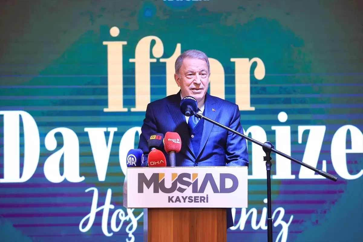 Elitaş ve Akar, Kayseri\'de MÜSİAD\'ın iftar programına katıldı