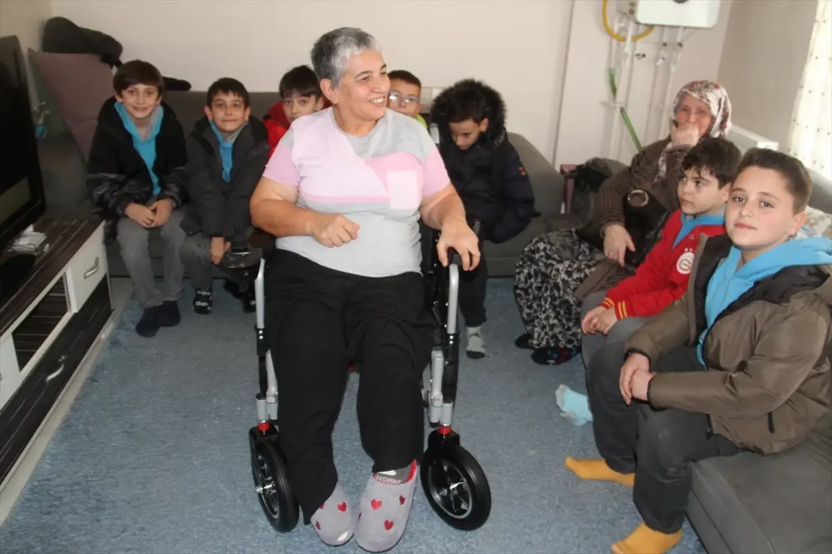 Gazi İlkokulu\'ndan Engelliye Akülü Araç