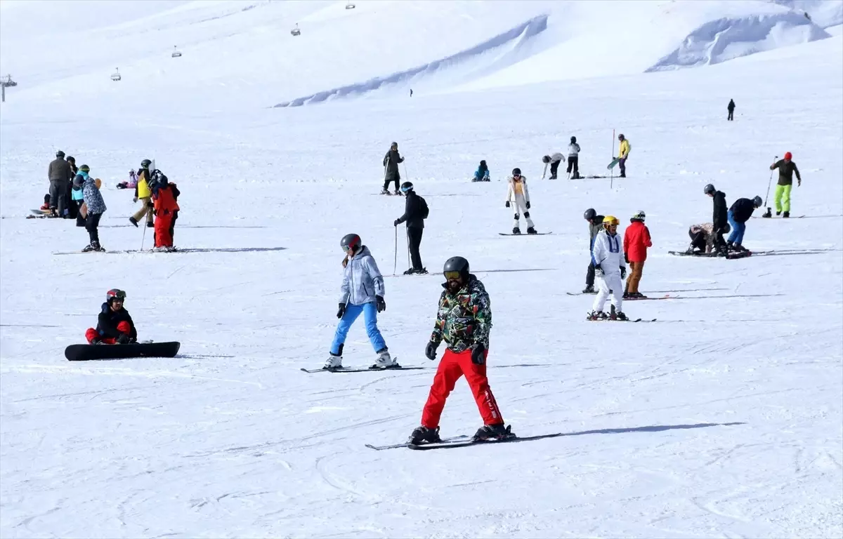 Erciyes Kayak Merkezi\'nde Yoğunluk