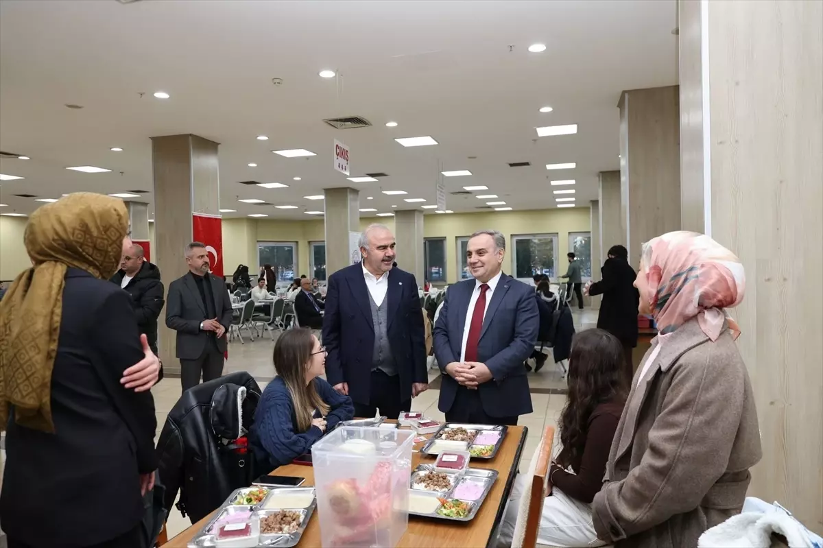 ERÜ\'nde Öğrencilere İftar Desteği