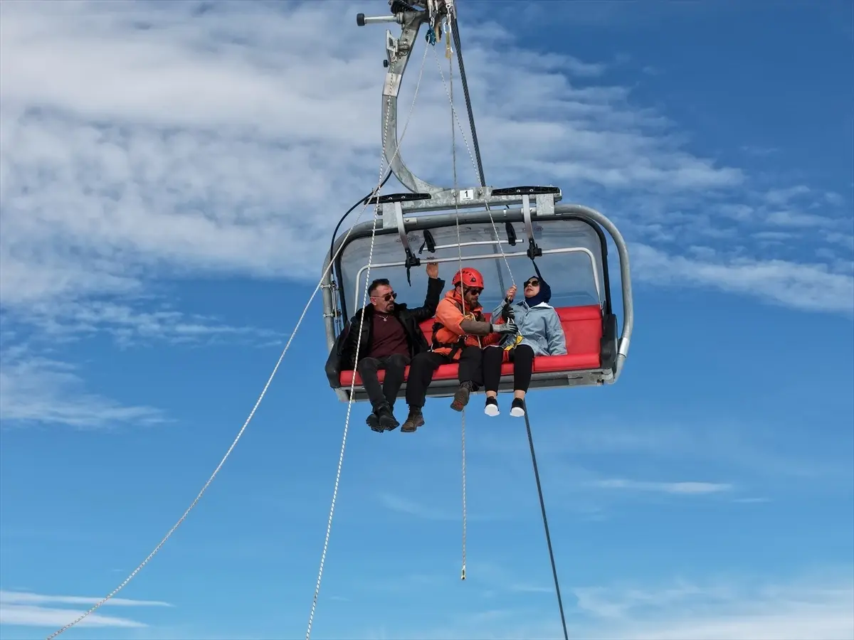 Yıldız Dağı\'nda Çığ Tatbikatı