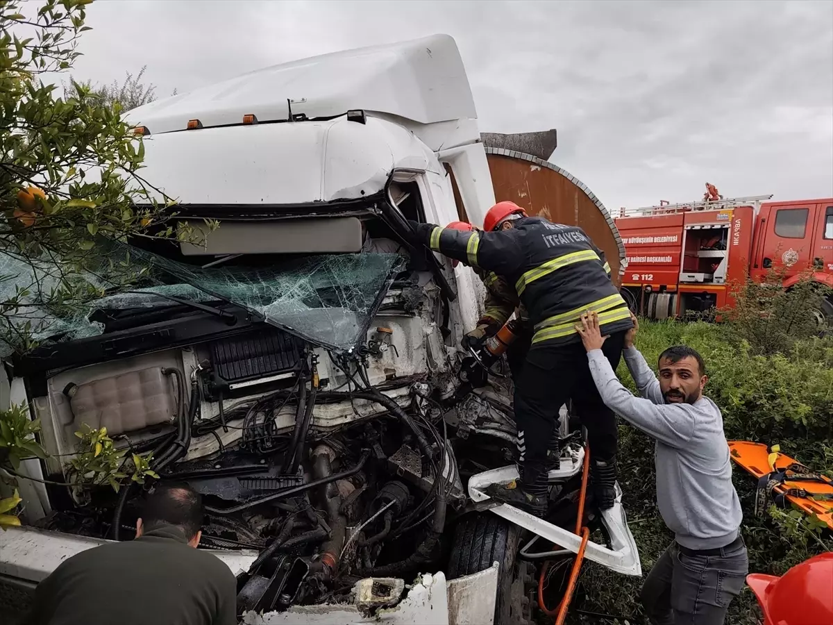 Erzin\'de Tır ve Tanker Çarpıştı